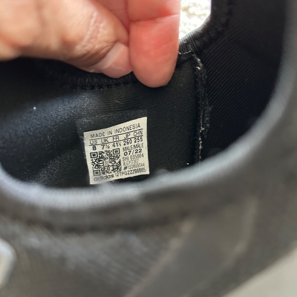 Authentic Adidas original shoes men’s 8